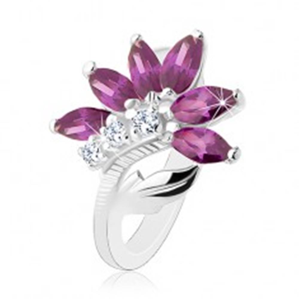 Šperky eshop Ligotavý prsteň v striebornej farbe, tmavofialový kvet, lesklý list - Veľkosť: 49 mm