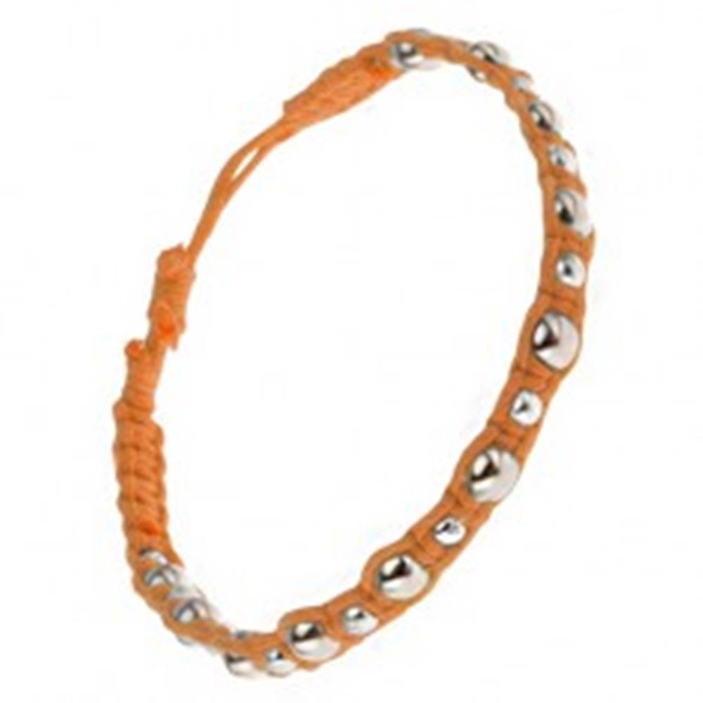Šperky eshop Pletený šnúrkový náramok oranžovej farby, veľké a malé kovové korálky