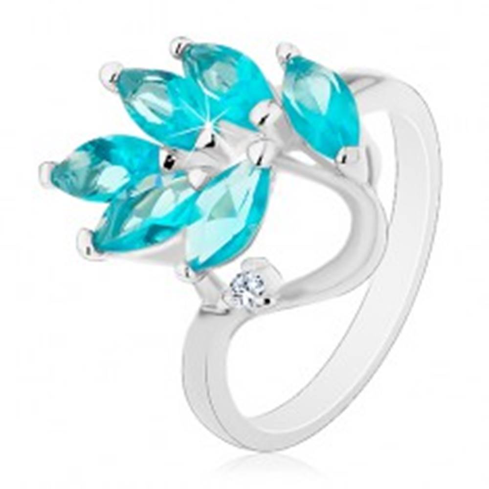 Šperky eshop Prsteň v striebornej farbe, vetvička so zirkónovými lístkami akvamarínovej farby - Veľkosť: 49 mm