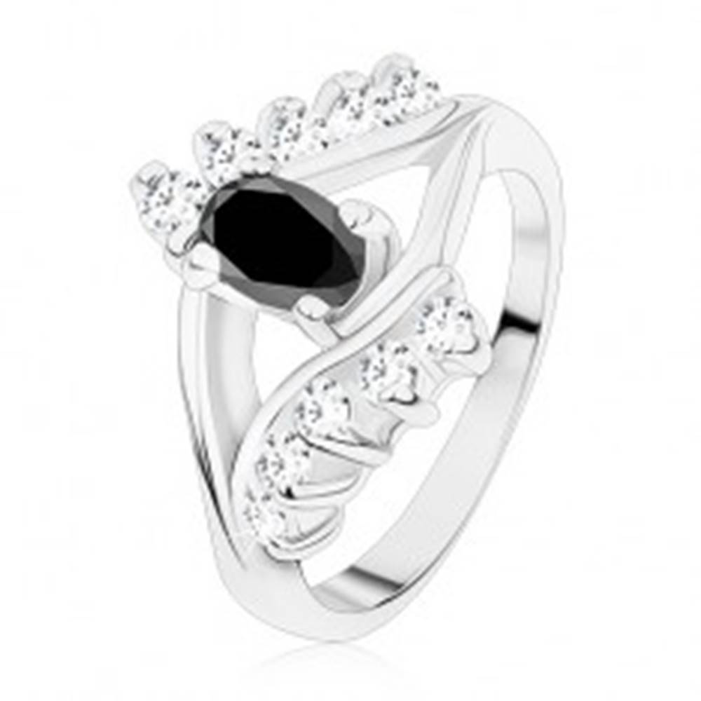 Šperky eshop Lesklý prsteň v striebornej farbe, hladké a zirkónové línie, čierny ovál - Veľkosť: 49 mm