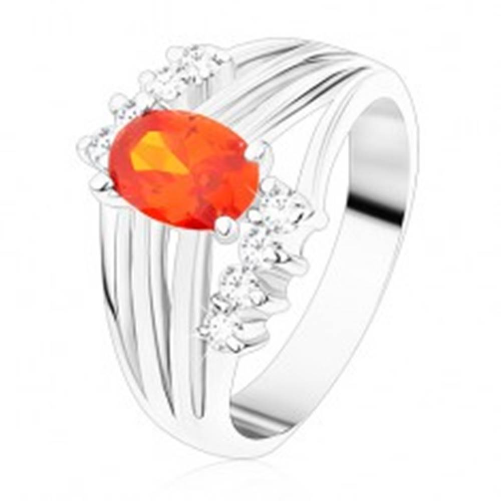 Šperky eshop Ligotavý prsteň striebornej farby, oranžový oválny zirkón, lesklé pásy, číre zirkóny - Veľkosť: 49 mm