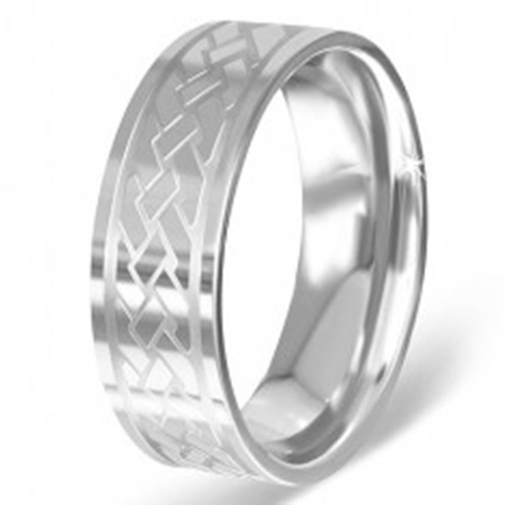 Šperky eshop Striebristý prsteň z chirurgickej ocele s gravírovaným keltským uzlom - Veľkosť: 54 mm
