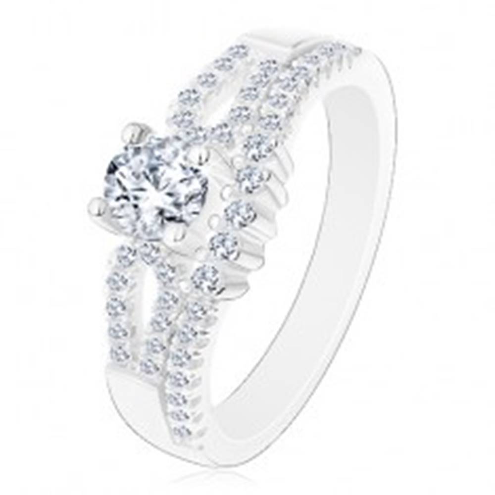 Šperky eshop Ligotavý zásnubný prsteň, striebro 925, výrezy na ramenách, číre zirkóny - Veľkosť: 50 mm