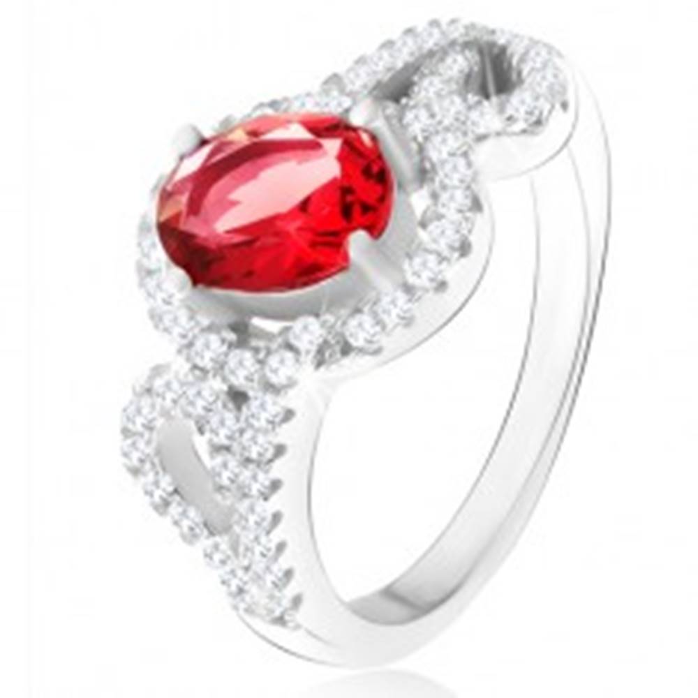 Šperky eshop Prsteň s oválnym červeným zirkónom, polovice obrysov sŕdc, striebro 925 - Veľkosť: 50 mm