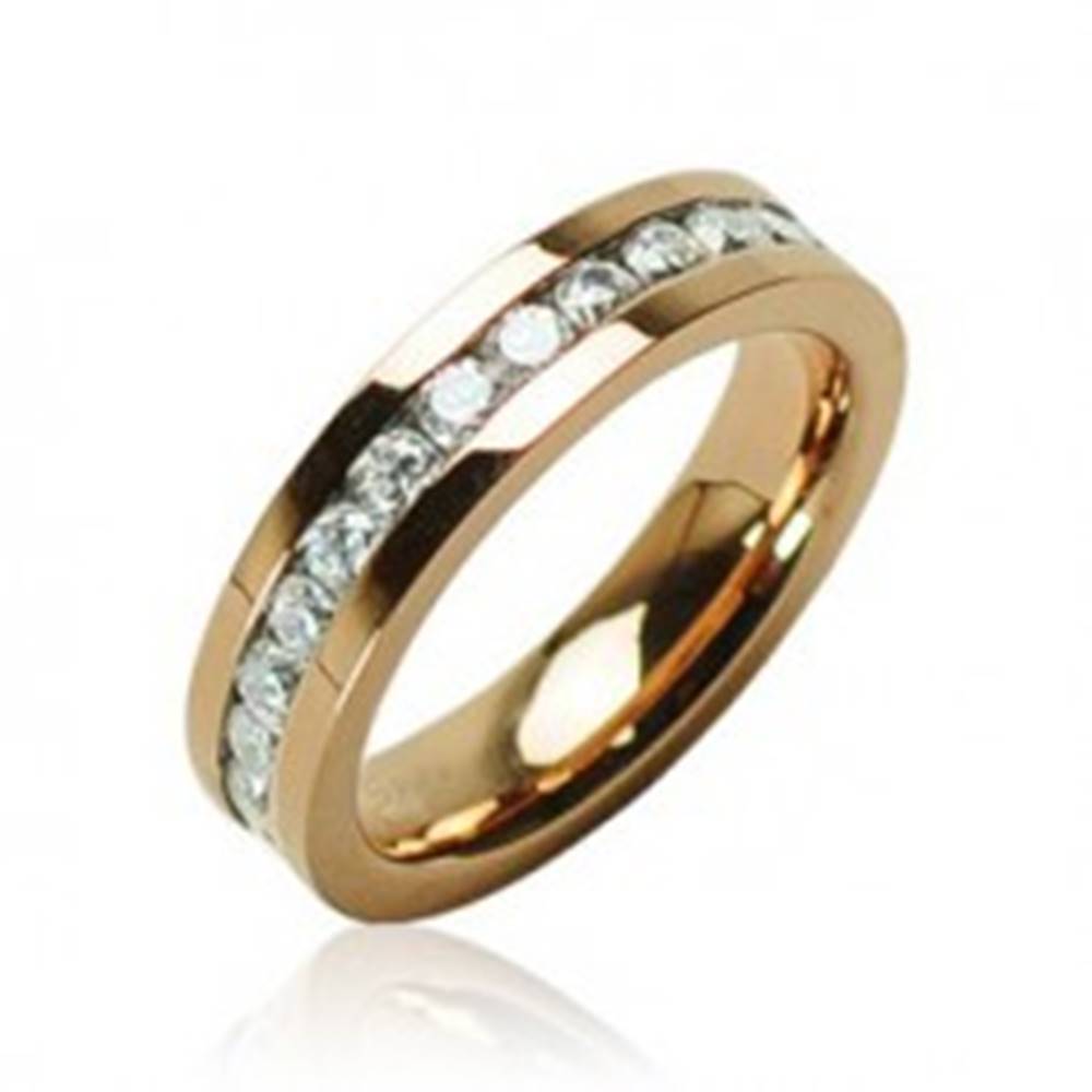 Šperky eshop Prsteň zlatej farby z chirurgickej ocele so zirkónmi po obvode - Veľkosť: 49 mm