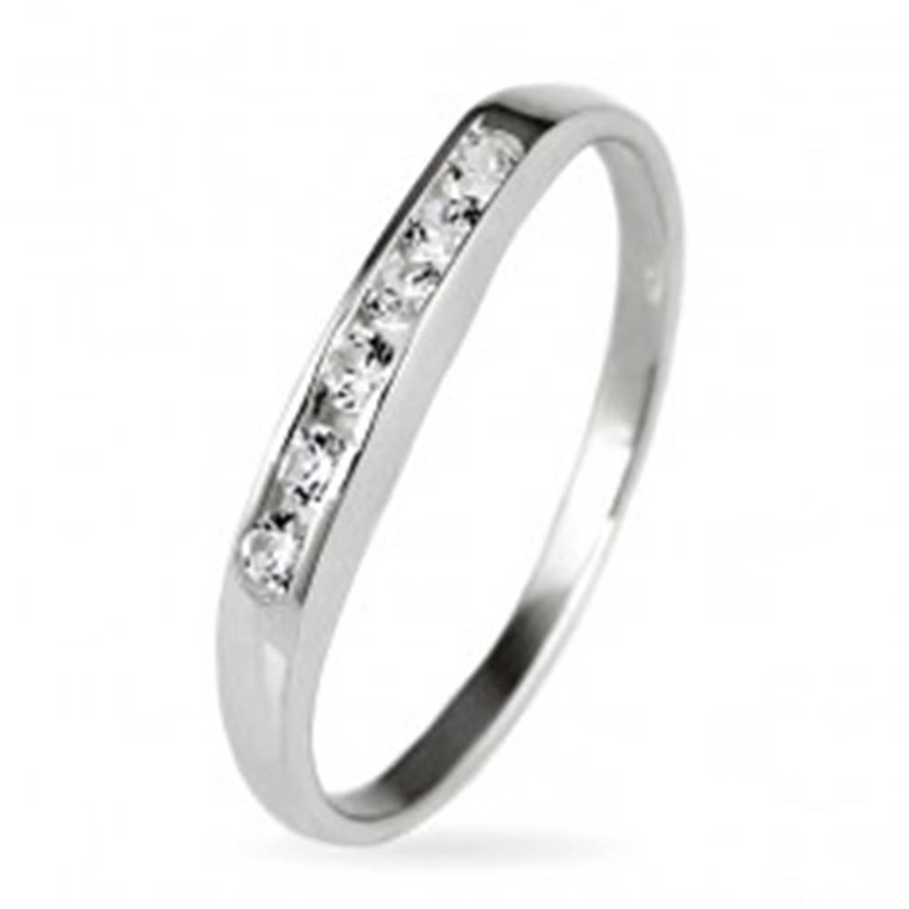 Šperky eshop Strieborný prsteň 925 - trblietavá zirkónová línia - Veľkosť: 50 mm