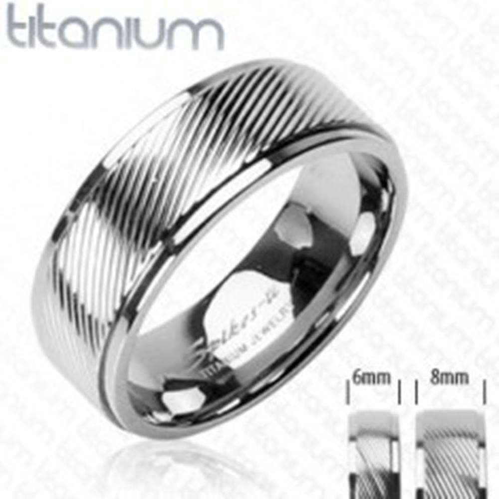 Šperky eshop Titánový prsteň s diagonálnymi pruhmi - Veľkosť: 49 mm