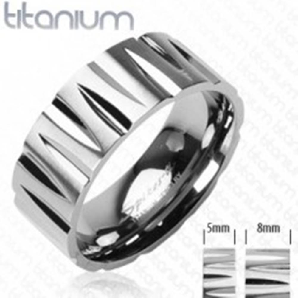Šperky eshop Titánový prsteň zárezy v tvare strely - Veľkosť: 49 mm