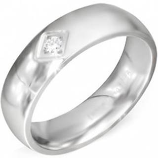 Lesklý oceľový prsteň striebornej farby so štvorcovým zárezom a čírym zirkónom - Veľkosť: 52 mm