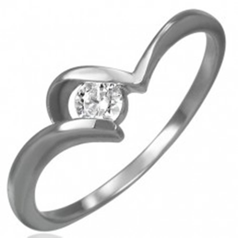 Šperky eshop Oceľový zásnubný prsteň - tenké zahnuté ramená, okrúhly číry zirkón - Veľkosť: 48 mm
