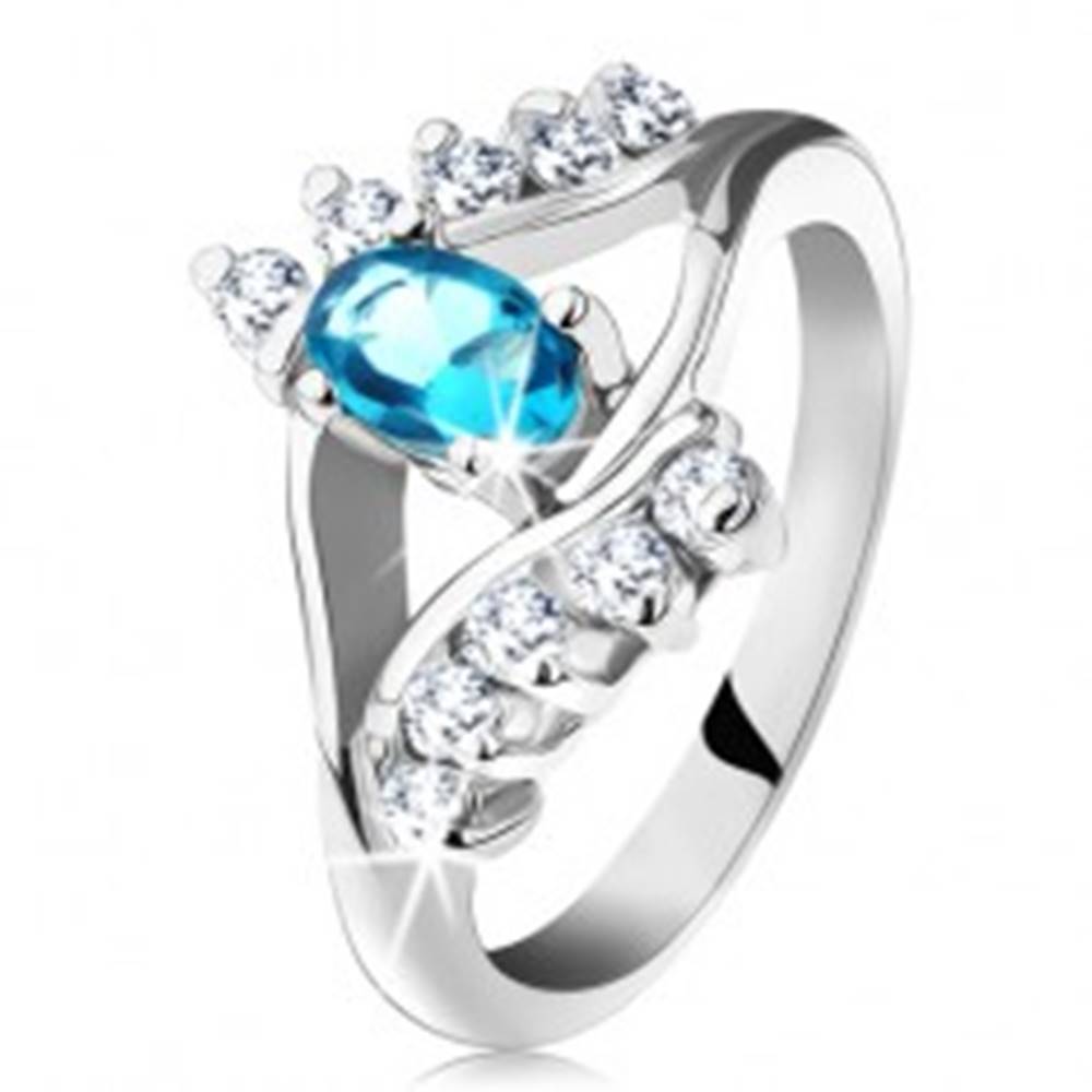 Šperky eshop Prsteň v striebornej farbe, akvamarínový oválny zirkón, línia čírych zirkónov - Veľkosť: 49 mm