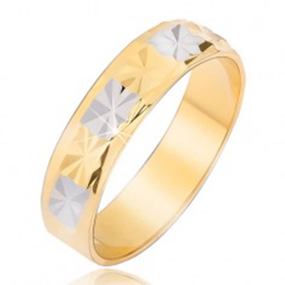 Šperky eshop Lesklá obrúčka s diamantovým vzorom zlato-striebornej farby - Veľkosť: 49 mm