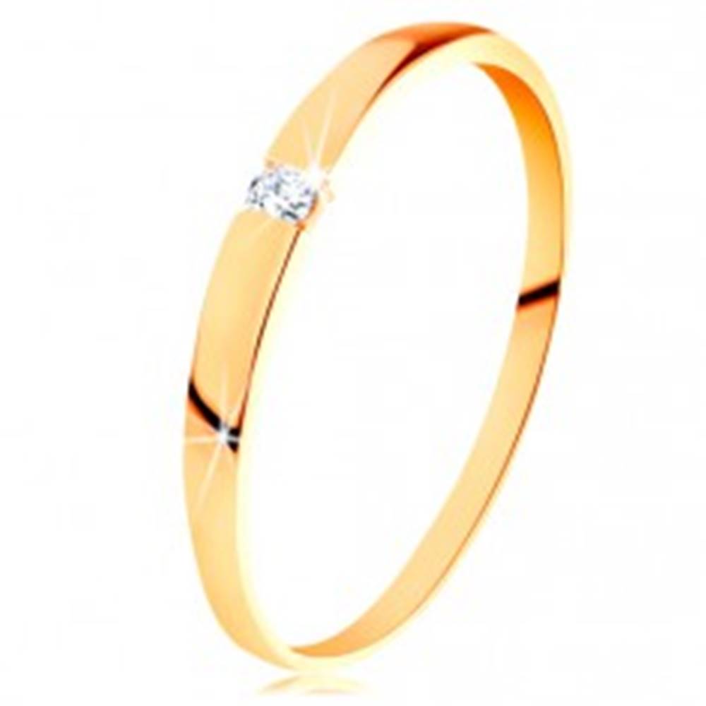 Šperky eshop Zlatý prsteň 585 - ligotavý diamant čírej farby, hladké vypuklé ramená - Veľkosť: 50 mm