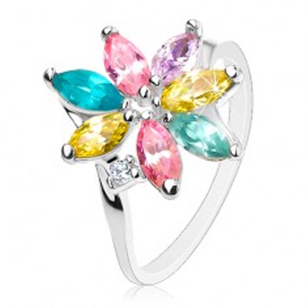 Šperky eshop Lesklý prsteň so zahnutými ramenami, ligotavé farebné lupene, číry zirkónik - Veľkosť: 49 mm