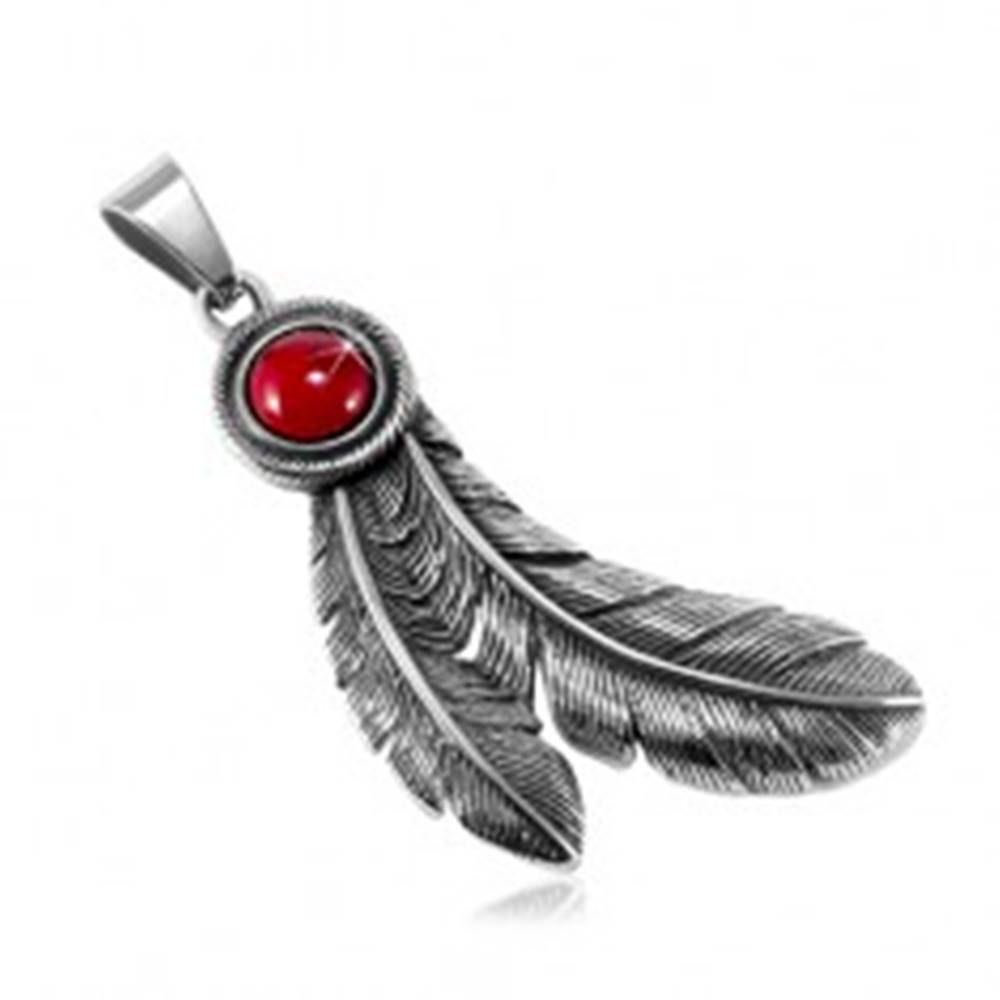 Šperky eshop Oceľový patinovaný prívesok, okrúhly červený kamienok a indiánske pierka