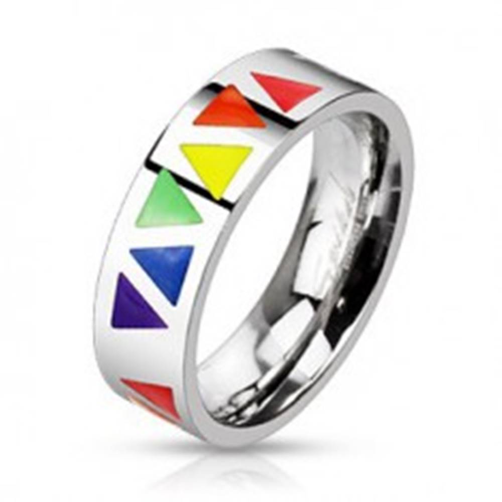 Šperky eshop Oceľový prsteň s farebnými trojuholníkmi na podklade striebornej farby - Veľkosť: 49 mm