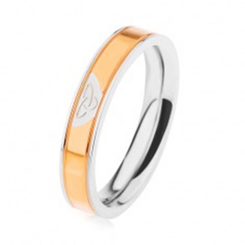 Šperky eshop Oceľový prsteň striebornej farby, lesklý pás v zlatom odtieni, keltský uzol - Veľkosť: 49 mm