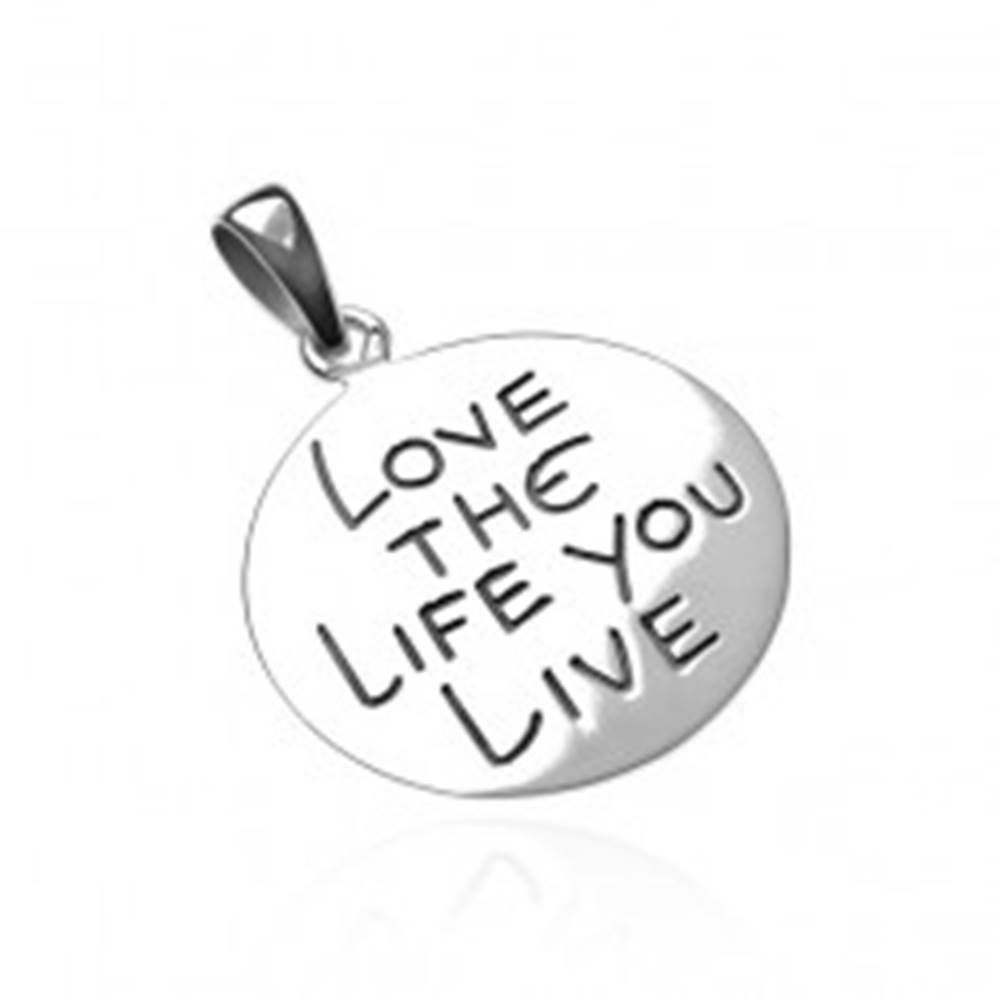 Šperky eshop Prívesok zo striebra 925 - kruh s nápisom LOVE THE LIFE YOU LIVE