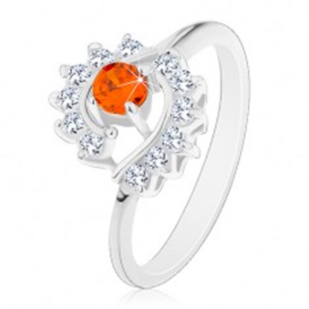 Šperky eshop Prsteň striebornej farby, číre zirkónové oblúky, okrúhly oranžový zirkón - Veľkosť: 49 mm, Farba: Oranžová