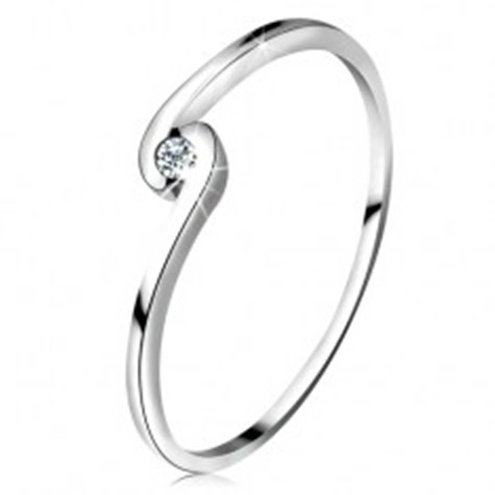Šperky eshop Prsteň z bieleho zlata 14K - okrúhly číry diamant medzi zahnutými ramenami - Veľkosť: 50 mm