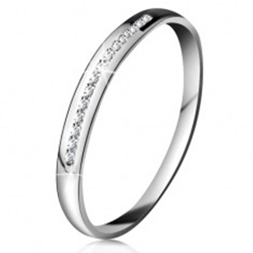 Šperky eshop Briliantový prsteň v bielom 14K zlate - ligotavá línia drobných čírych diamantov - Veľkosť: 49 mm