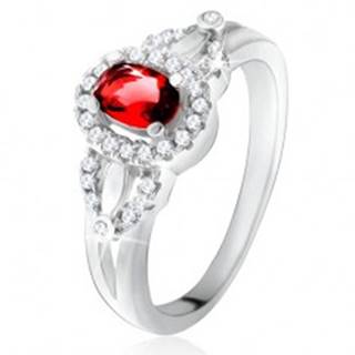 Prsteň s červeným oválnym kameňom, drobné číre zirkóniky, striebro 925 - Veľkosť: 49 mm