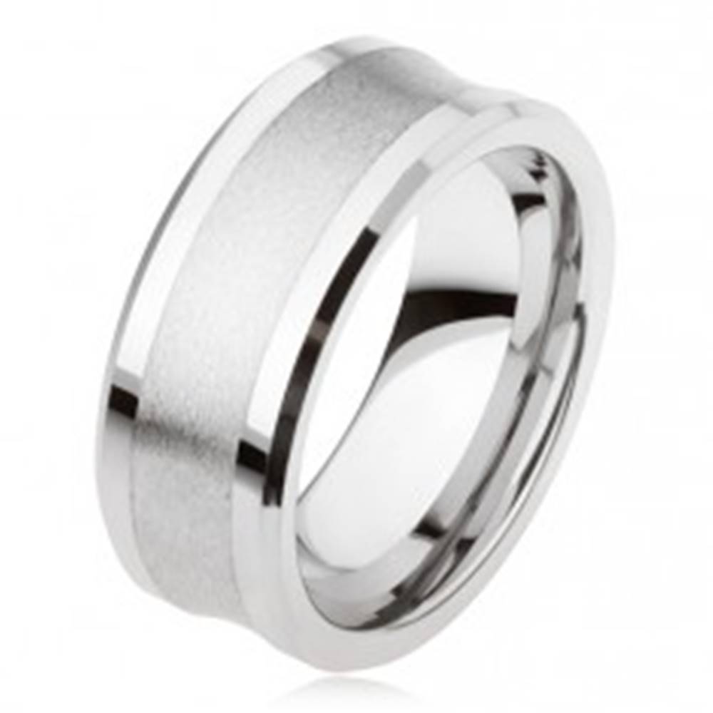 Šperky eshop Tungstenový prsteň striebornej farby, matný stredný pás, lesklé vystupujúce okraje - Veľkosť: 49 mm