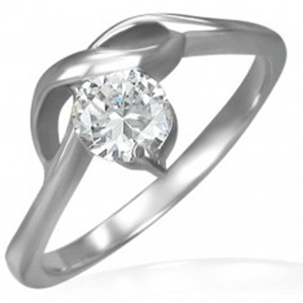 Šperky eshop Zásnubný prsteň s okrúhlym čírym zirkónom a jemnými vlnkami - Veľkosť: 49 mm