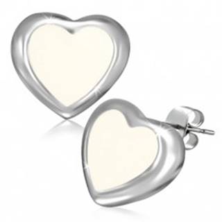 Puzetové náušnice z ocele - maslovo biele srdce s okrajom striebornej farby