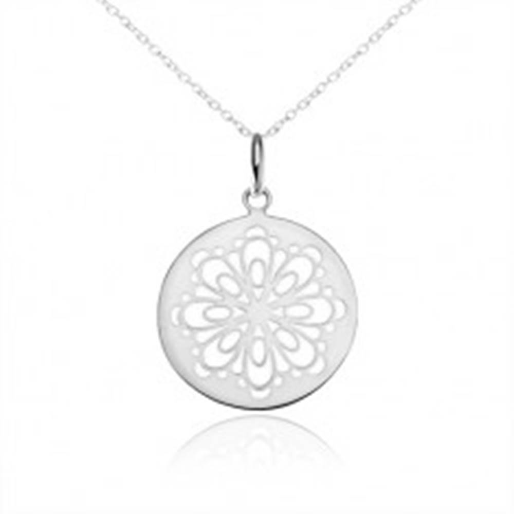 Šperky eshop Strieborný náhrdelník 925, okrúhly prívesok, vyrezaný zdobený kvet