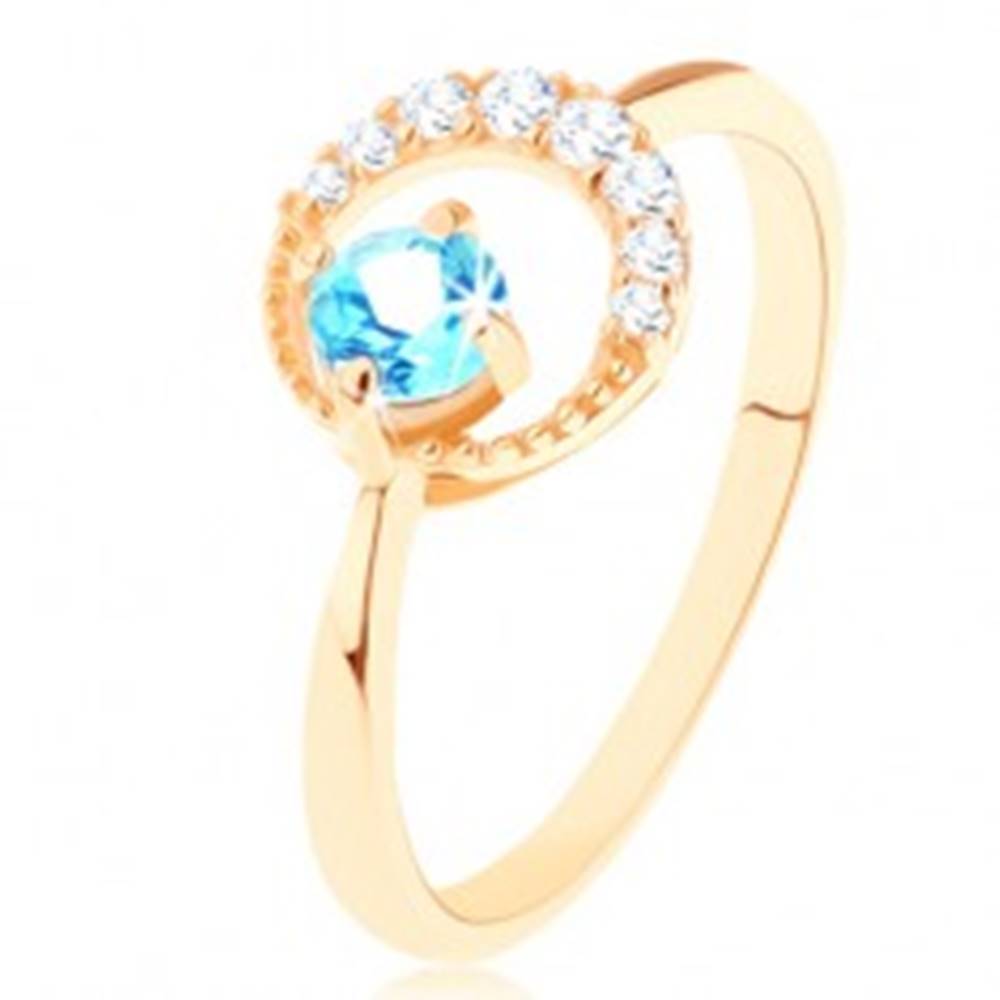 Šperky eshop Zlatý prsteň 585 - kosák mesiaca zdobený čírymi zirkónikmi, modrý topás - Veľkosť: 49 mm