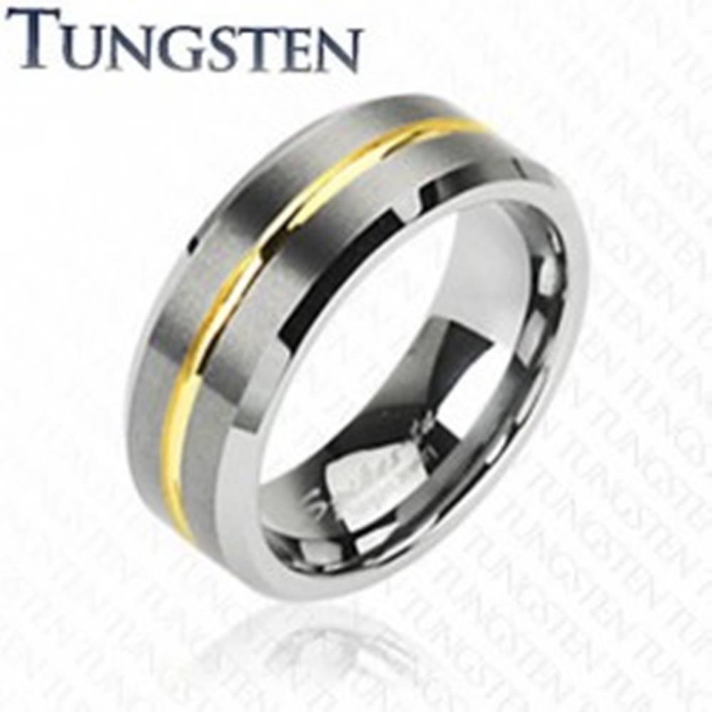 Šperky eshop Tungstenový prsteň s pruhom v zlatej farbe, 8 mm - Veľkosť: 49 mm