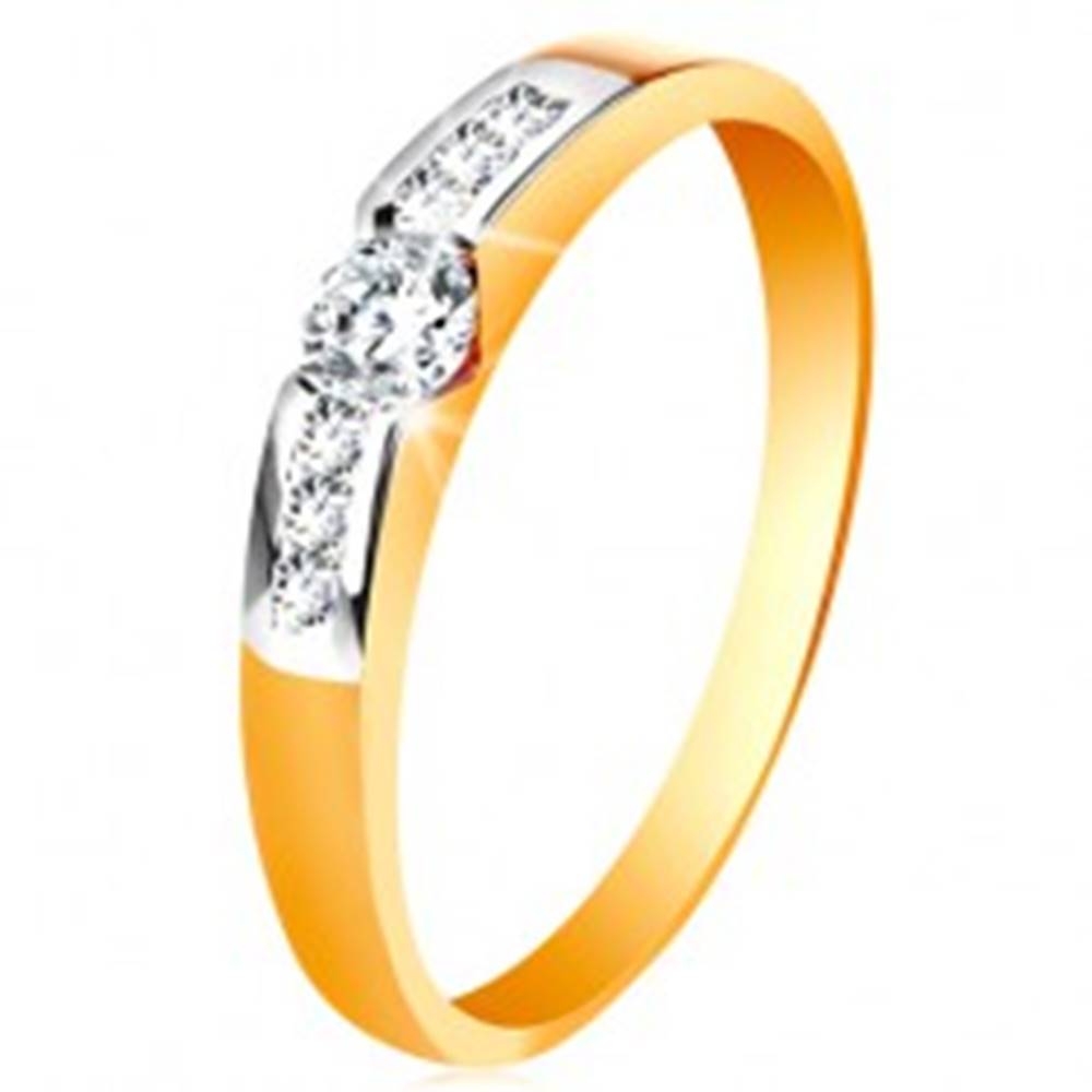 Šperky eshop Zlatý prsteň 585 - okrúhly číry zirkón v strede, pásy zirkónov po stranách - Veľkosť: 49 mm