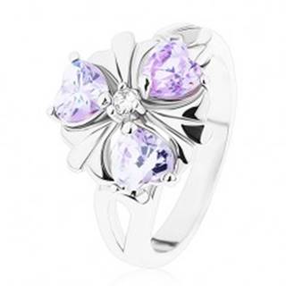 Prsteň v striebornom odtieni, kvietok s fialovými zirkónovými srdiečkami - Veľkosť: 51 mm