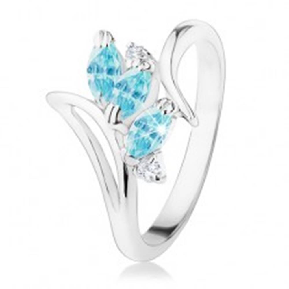 Šperky eshop Ligotavý prsteň so zahnutými ramenami, modré brúsené zrnká, číre zirkóniky - Veľkosť: 50 mm