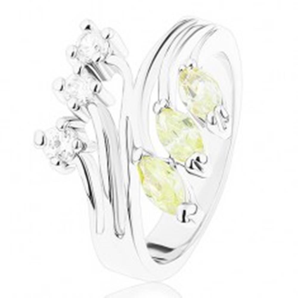 Šperky eshop Prsteň s lesklými rozvetvenými ramenami, číre a svetlozelené zirkóny - Veľkosť: 49 mm