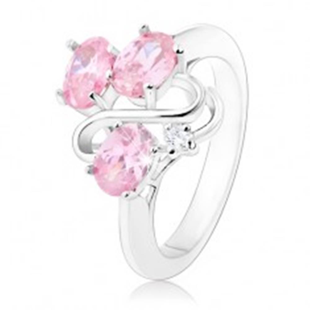 Šperky eshop Prsteň striebornej farby, zvlnená línia, tri oválne ružové zirkóny - Veľkosť: 49 mm