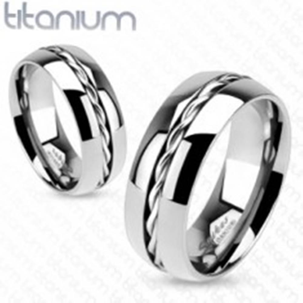 Šperky eshop Titánový prsteň - obrúčka striebornej farby, točený drôtik uprostred - Veľkosť: 49 mm