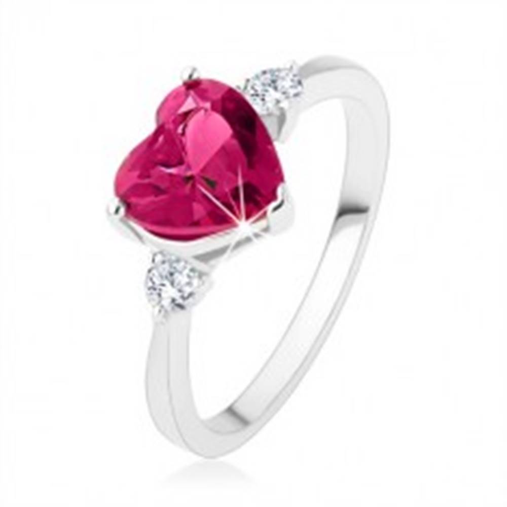 Šperky eshop Zásnubný prsteň - ružové zirkónové srdce, dva číre kamienky, striebro 925 - Veľkosť: 49 mm