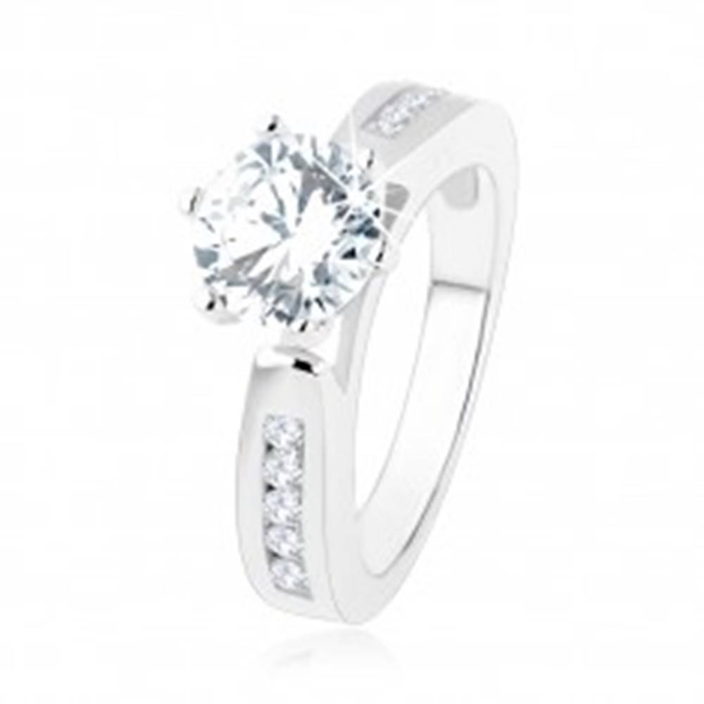 Šperky eshop Zásnubný prsteň, zdobené ramená, okrúhly číry zirkón, výrezy, striebro 925 - Veľkosť: 49 mm
