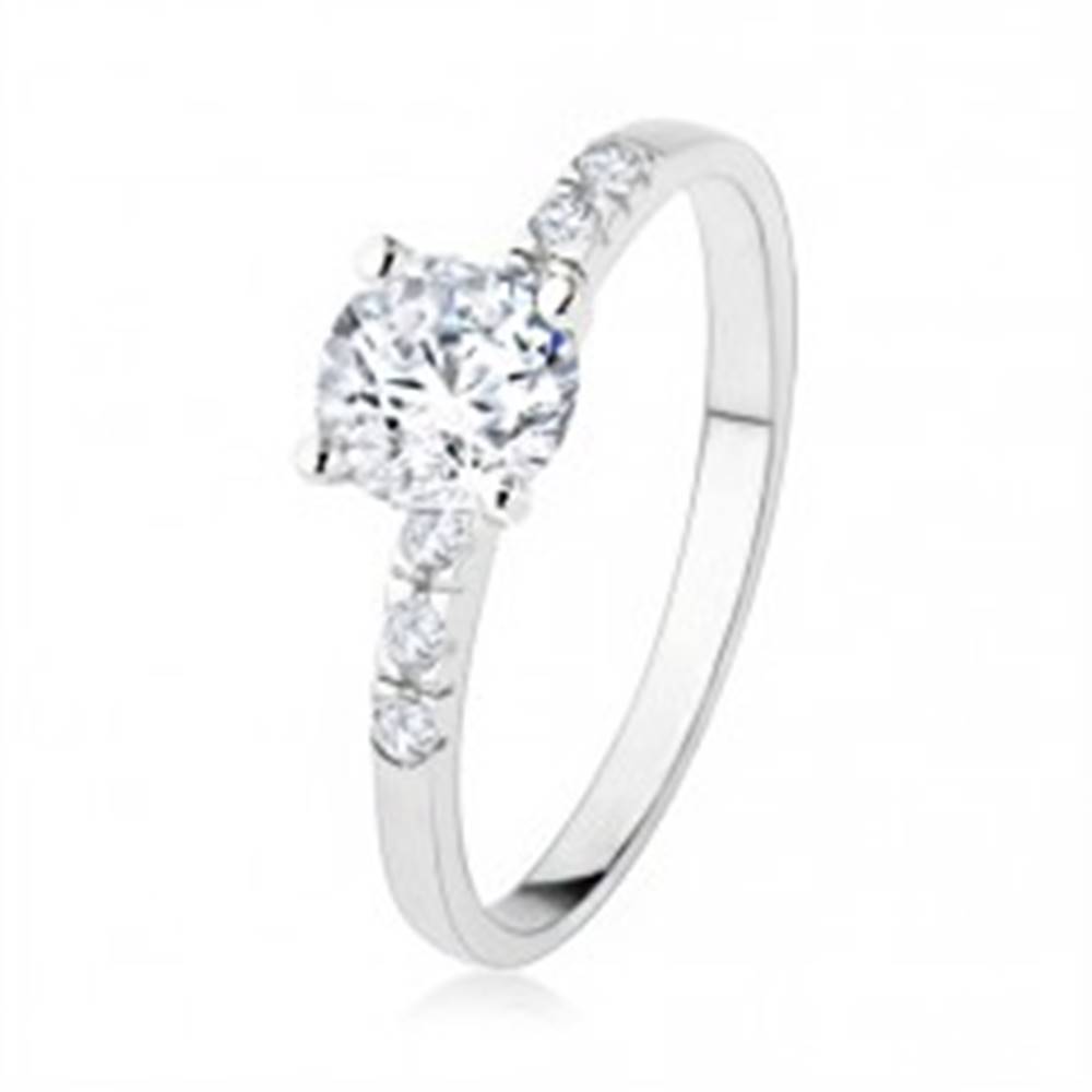 Šperky eshop Zásnubný strieborný prsteň 925, číry zirkón, trblietavé kamienky, vrúbkovanie - Veľkosť: 50 mm