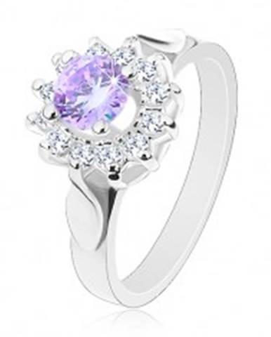Trblietavý prsteň s lístkami na ramenách, svetlofialový zirkón, číre lupene - Veľkosť: 49 mm