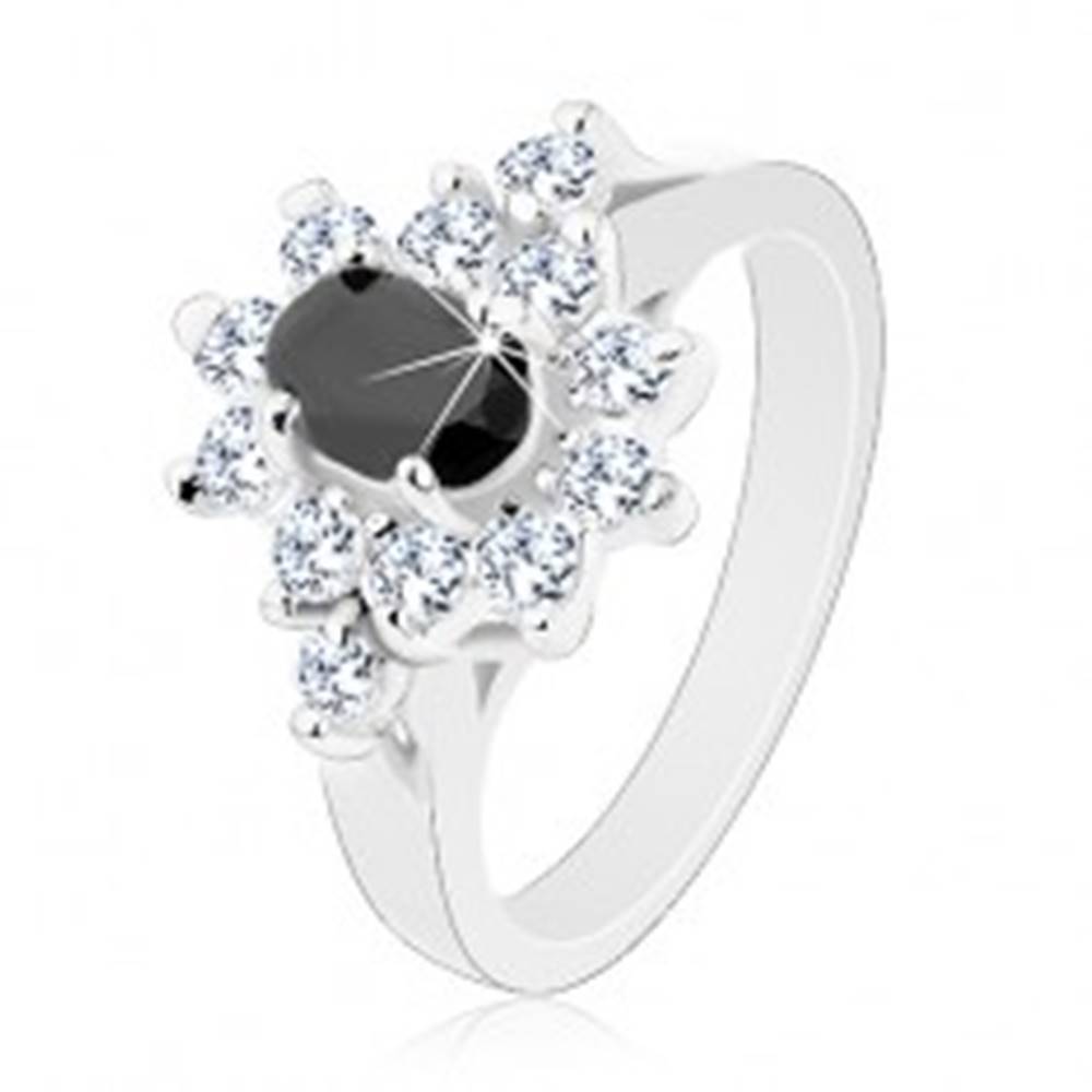 Šperky eshop Lesklý prsteň striebornej farby, čierny zirkónový ovál s lemom čírej farby - Veľkosť: 49 mm