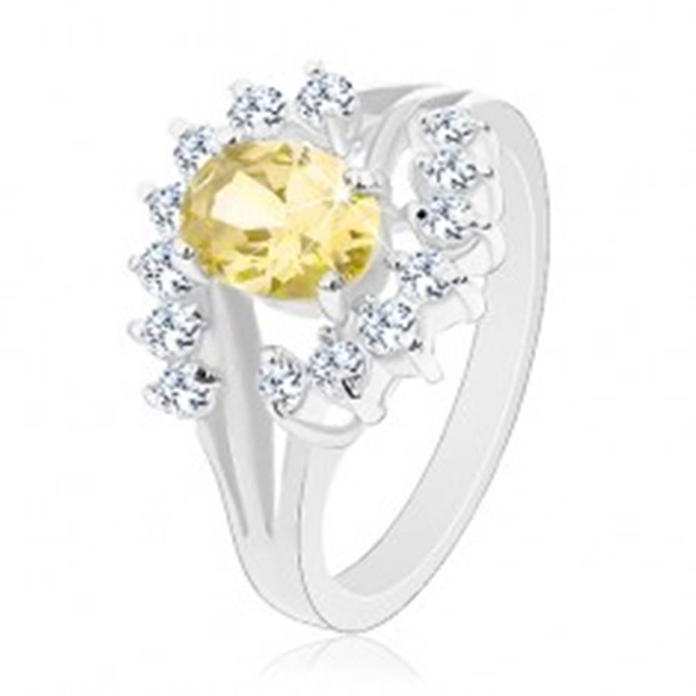 Šperky eshop Prsteň v striebornom odtieni, zirkónový ovál žltej farby, číre oblúčiky - Veľkosť: 49 mm