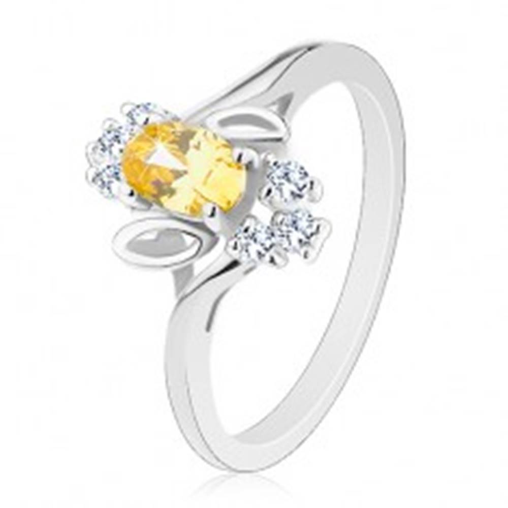 Šperky eshop Prsteň v striebornom odtieni, žltý brúsený ovál, lístočky, číre zirkóny - Veľkosť: 58 mm