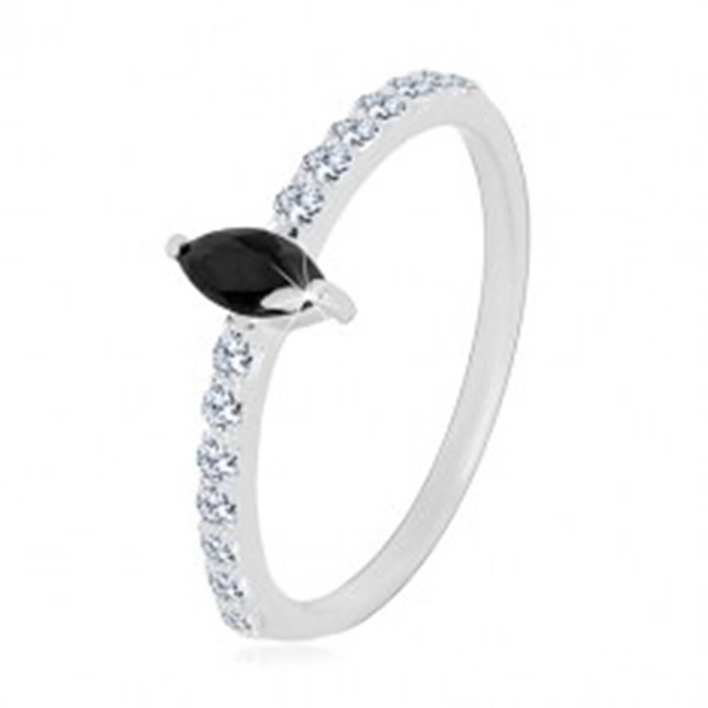 Šperky eshop Strieborný 925 prsteň - úzke ramená, zirkónové zrnko čiernej farby, číre zirkóniky - Veľkosť: 49 mm