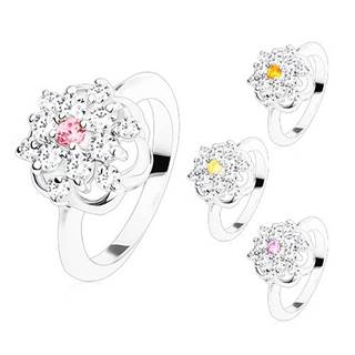 Žiarivý prsteň s lesklými ramenami, brúsené farebné zirkóny, kontúra kvetu - Veľkosť: 49 mm, Farba: Svetlofialová